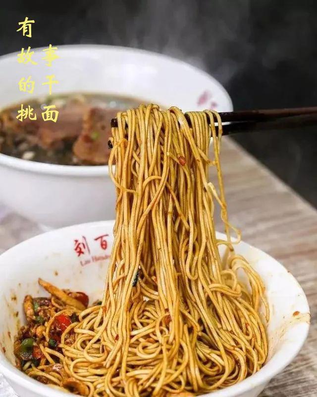 8月社零报告专题:8月社零同增04%温和复苏(图1)